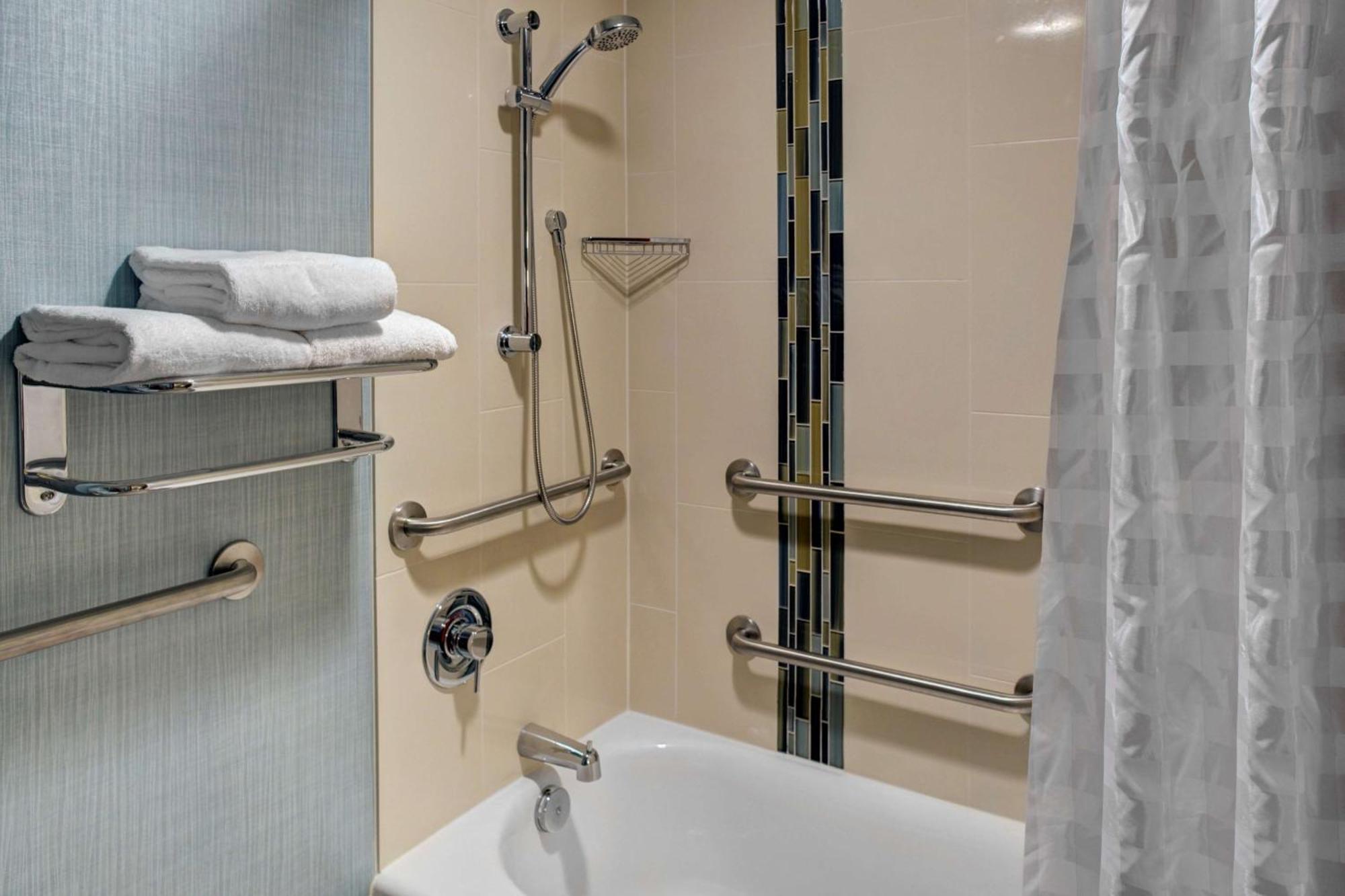King Room Sofa Bed Roll Shower Disability Access